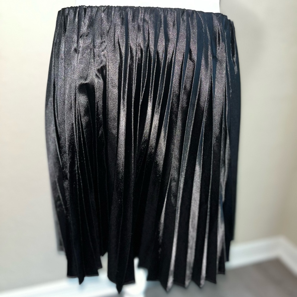Lulus ‘Feeling Snazzy’ Black Satin Pleated Mini Skirt, NWT